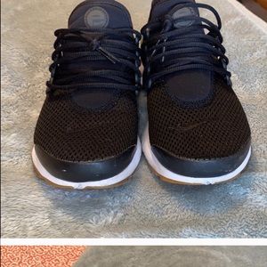 Woman’s Nike prestos 👟
